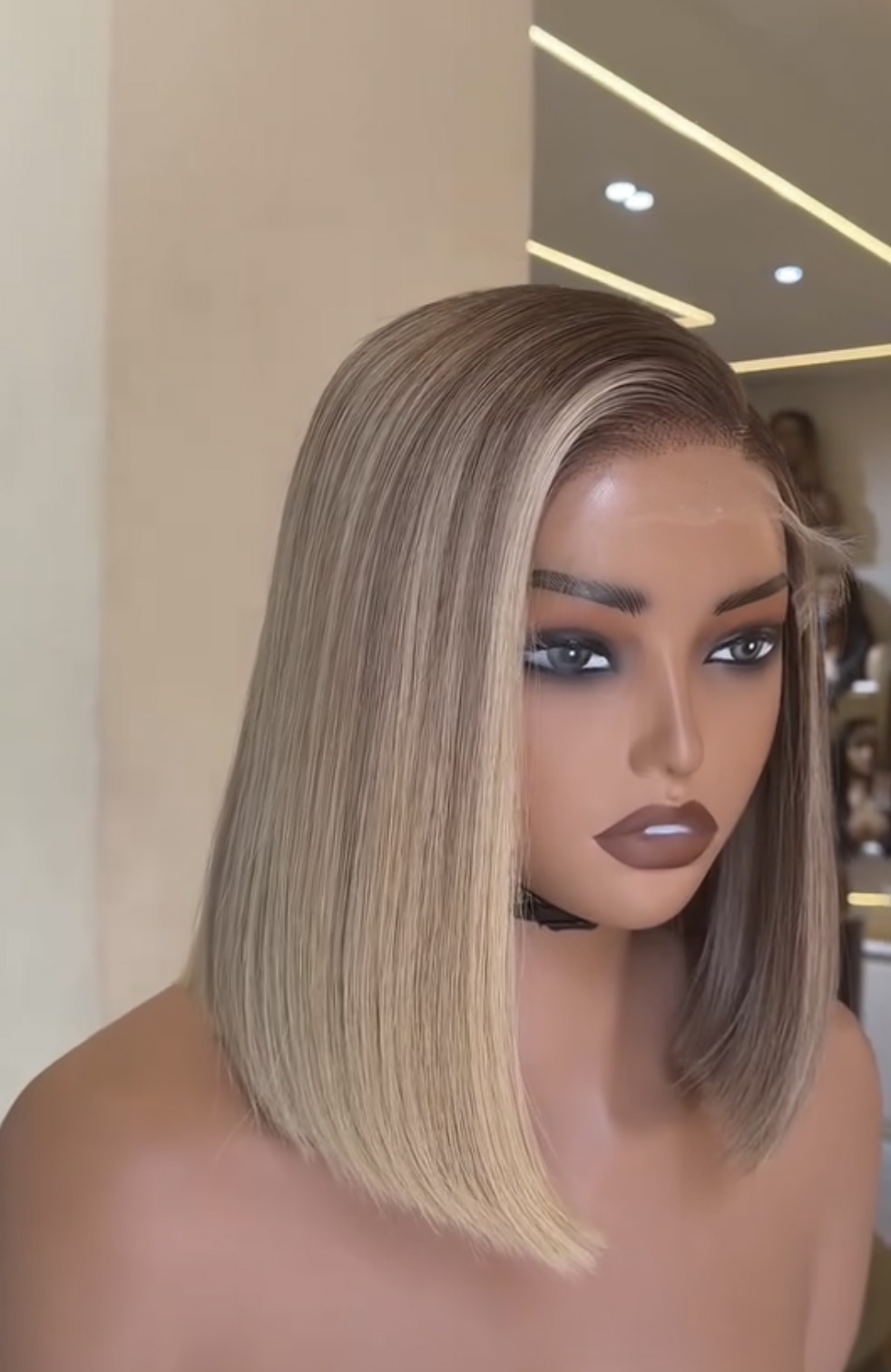ELORA — 12" Blonde HD Closure Bob